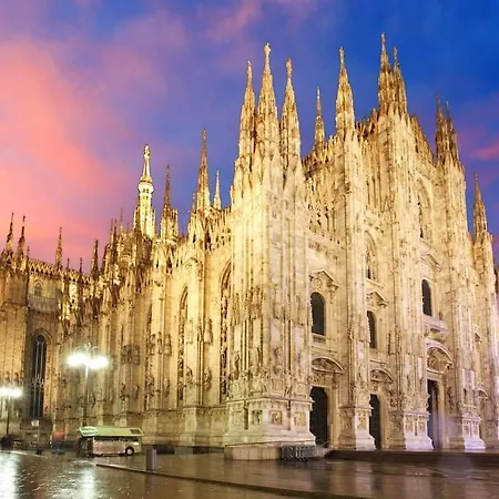 Duomo A 10 Minuti A Piedi + Parking Davanti Casa Apartamento *